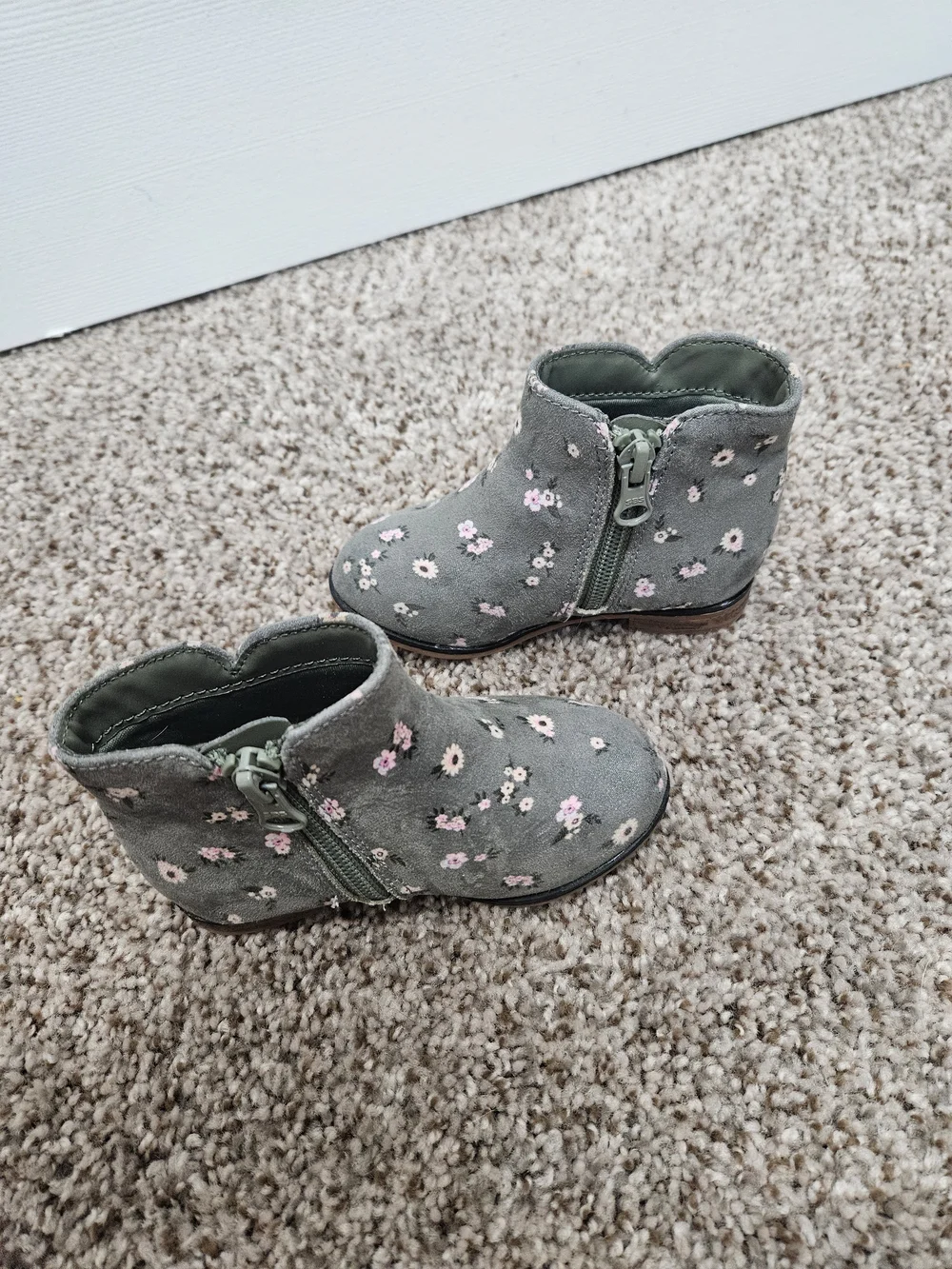 Cat & Jack 6T Gray Floral Zip Booties - Toddler Shoes